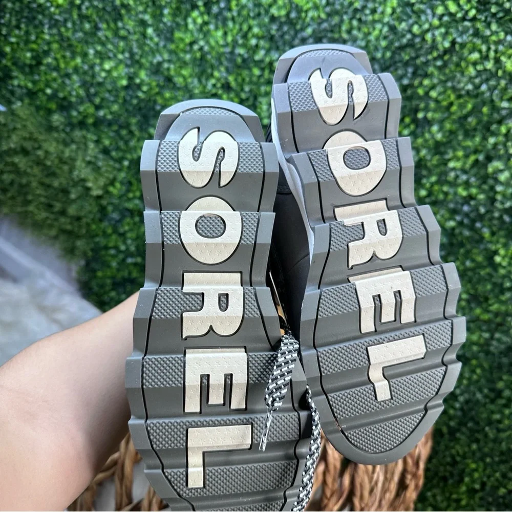 New in box Sorel Women's Kinetic conquest WP Quarry sea salt waterproof BootsNWT